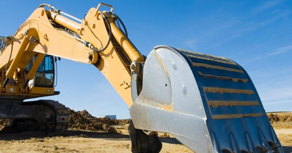 Looking for excavator training near Barberton? United Training Centre Nelspruit is 45km away. TETA accredited. R4,500. 7 days. Free accommodation. Mining jobs available after qualifying. Call +27 81 795 8133.